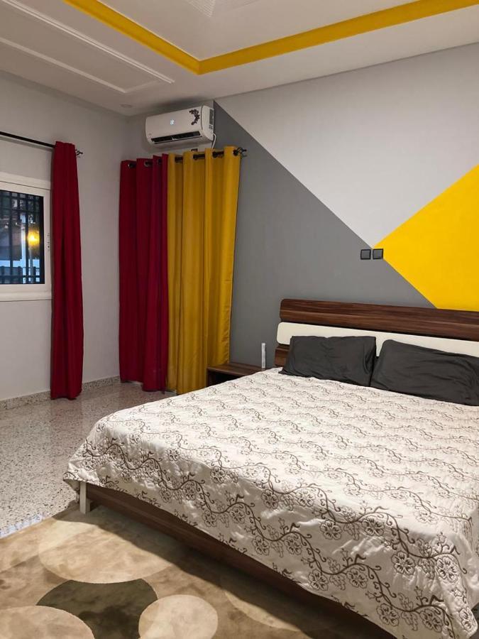 Smb-Gn Residence Lambandji - Electricite Et Wifi H24 Conakry Exterior photo